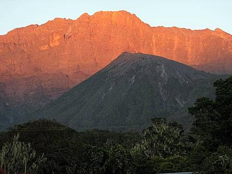 Kalnu trekings Meru kalns