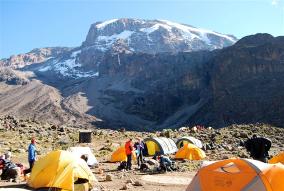 Trisma aentra Kalnu trekings Kilimandaro Meru Ol Doinyo Lengai frika Tanznija